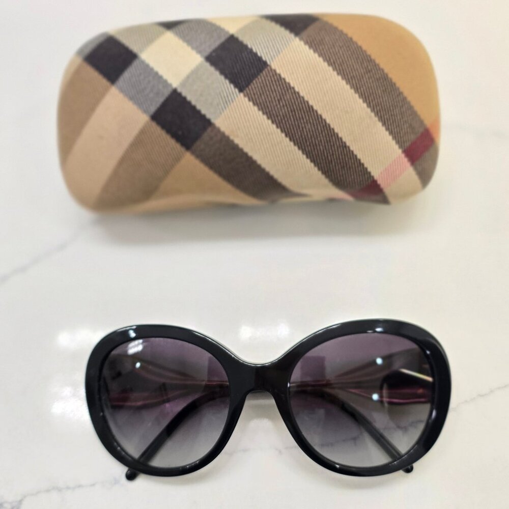 Burberry Oversized Sunglasses - Picture 4 of 15